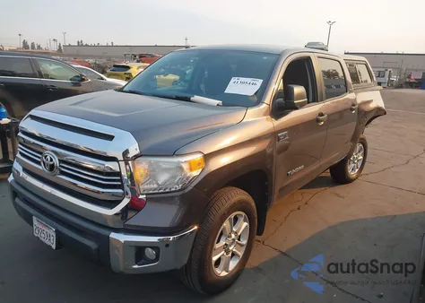 2017 Toyota Tundra Crewmax Sr5 z USA, uszkodzony, nr VIN 5TFEY5F13HX223809